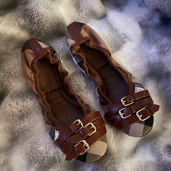 Burberry Brown Leather Flats with Signature Hardware - Picture 2 of 3